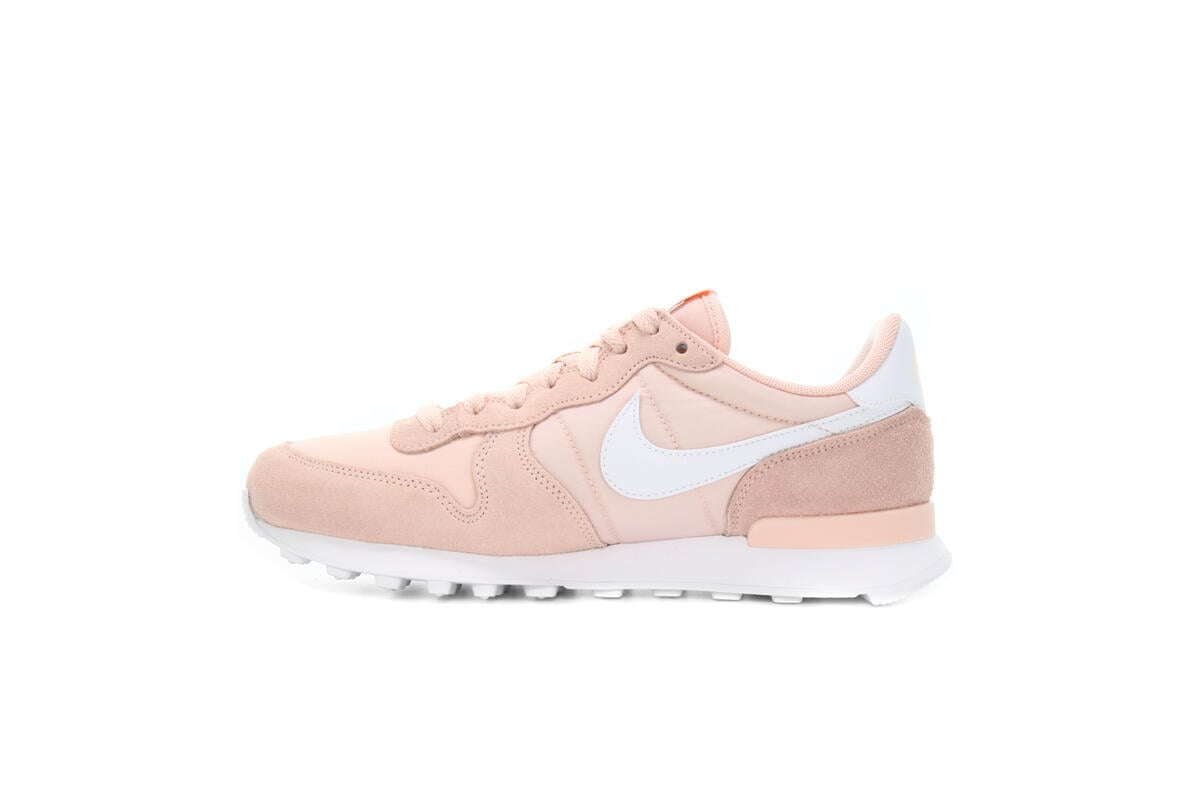 Nike clearance internationalist coral